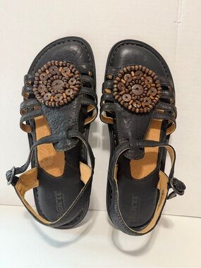 Born Black Leather Beaded Comfort Sandals Women’s Size 9 Boho Casual